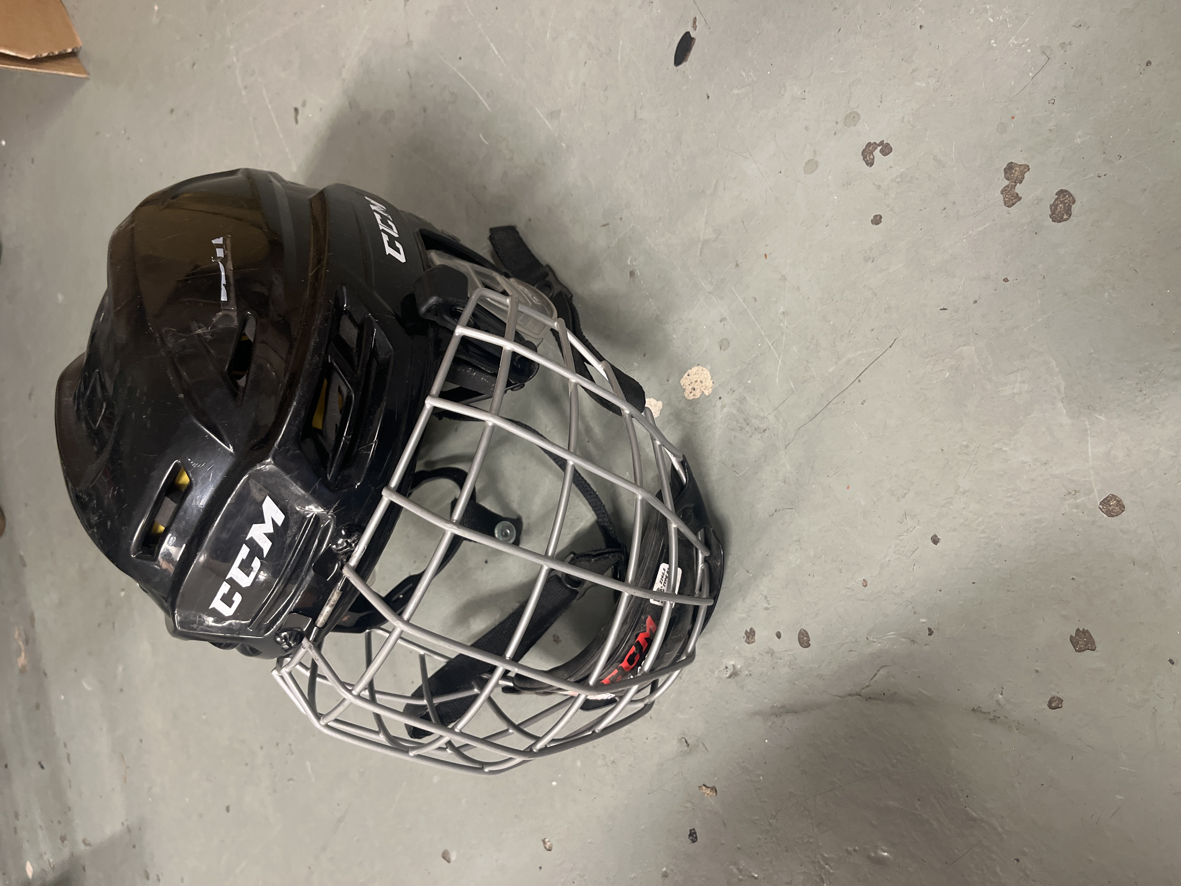 CCM hjälm med galler